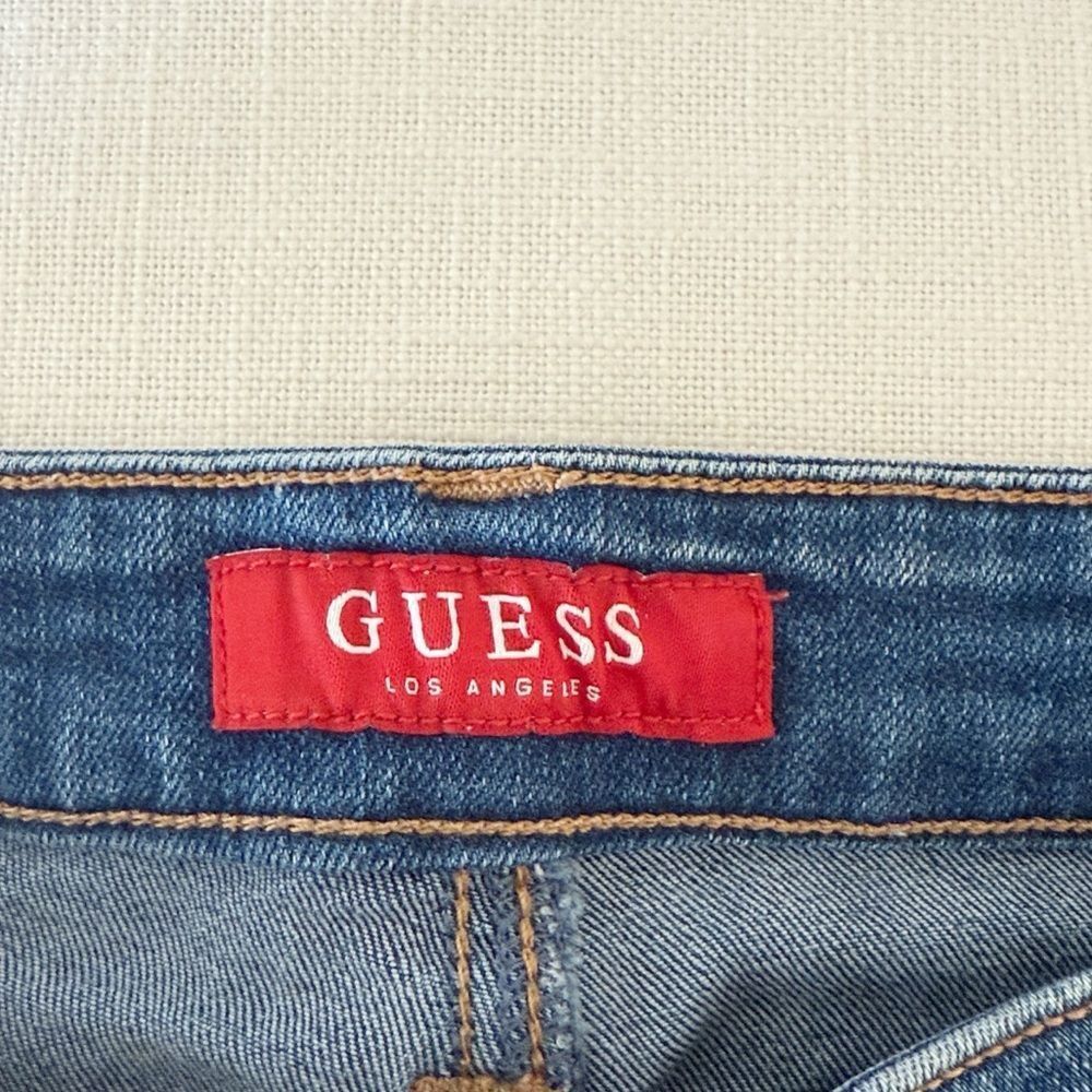 Guess Triangle Guess Logo Distressed Cutoff Shorts - Picture 7 of 8